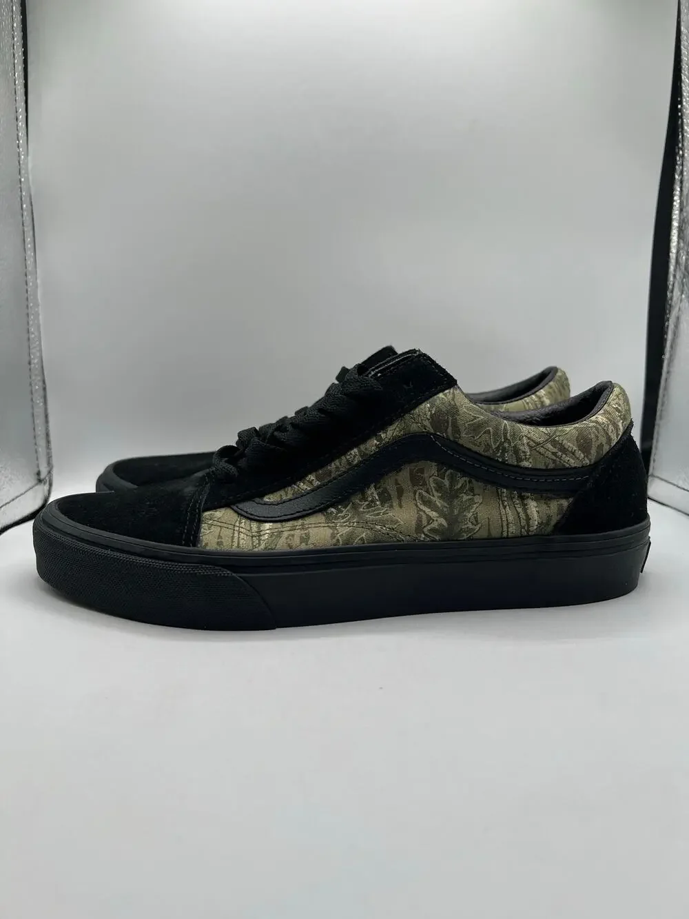 Vans Old Skool “Black Green Camo Suede Canvas” size 7.5 men’s/9 women’s